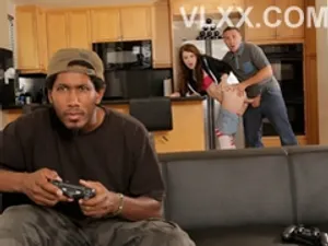 MMUS-074-C Cô gái xinh đẹp khiêu khích quỷ nhỏ