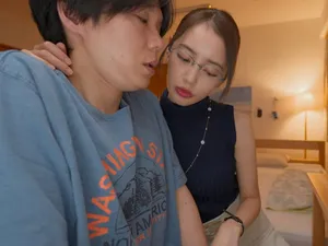 thằng em phát hiện chị gái làm vũ nữ thoát y ở club