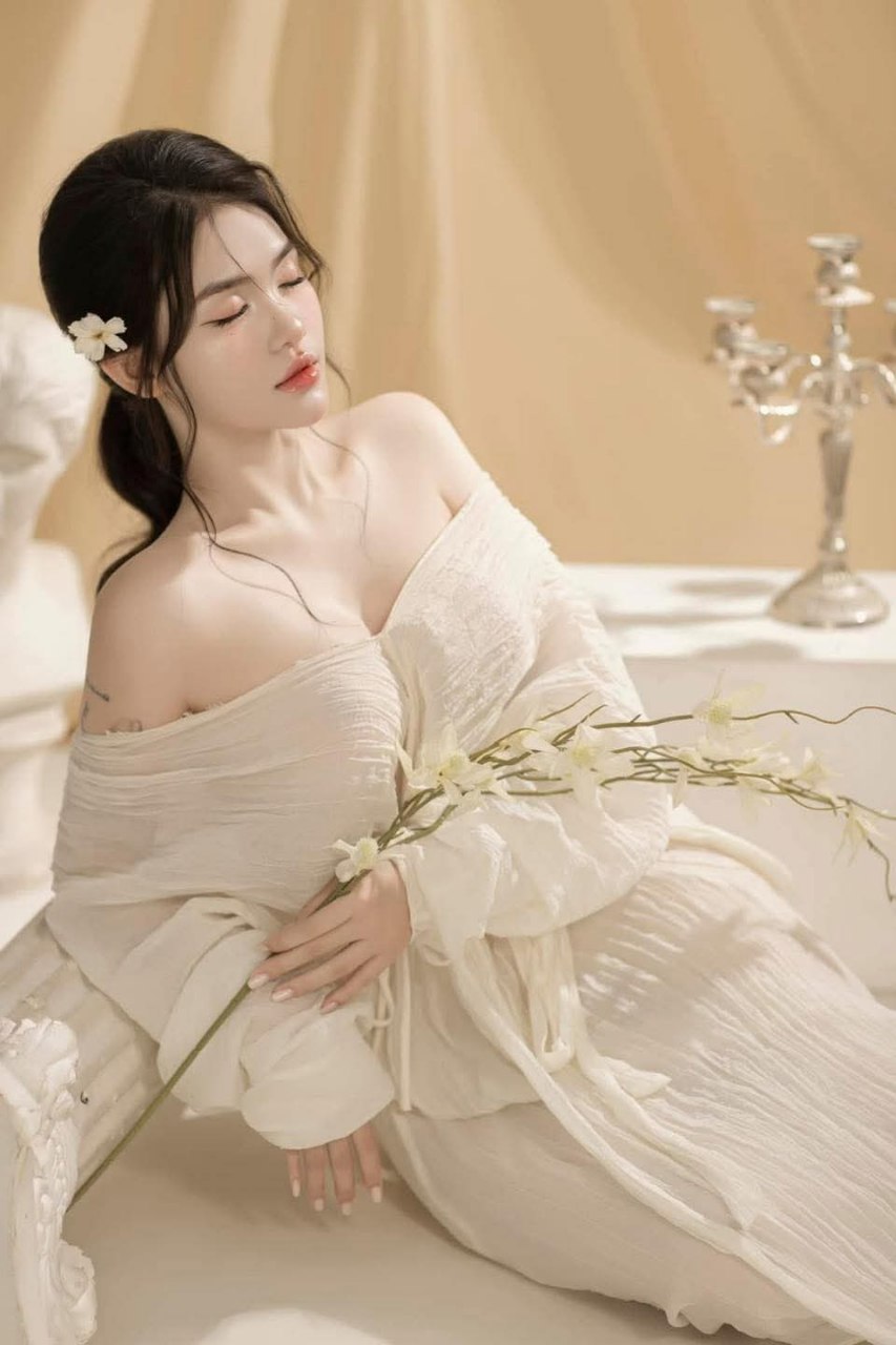 Rủ em "rau" đi bơi rồi gạ chịch